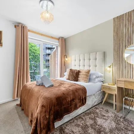 Cityfront Luxe Apt Near City Centre Facing Etihad & Coop Live, Free Parking Manchester Exterior photo