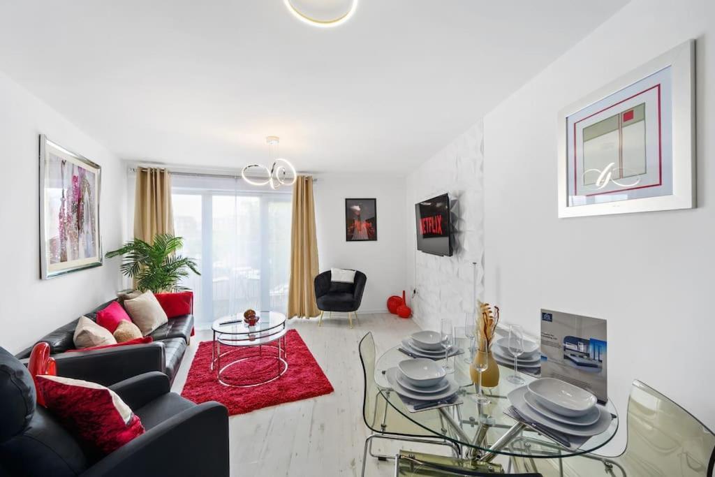 Cityfront Luxe Near Centre Facing Etihad & Coop Live, Free Parking Appartamento *