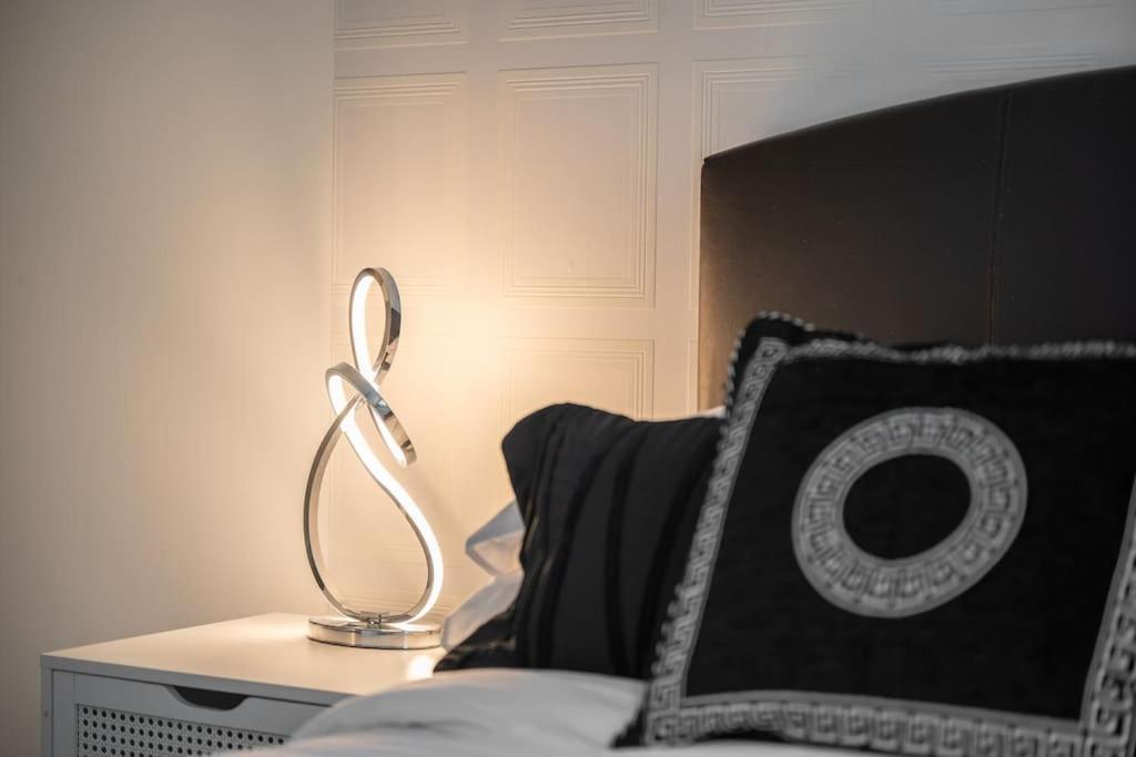 Appartamento Cityfront Luxe Near Centre Facing Etihad & Coop Live, Free Parking *