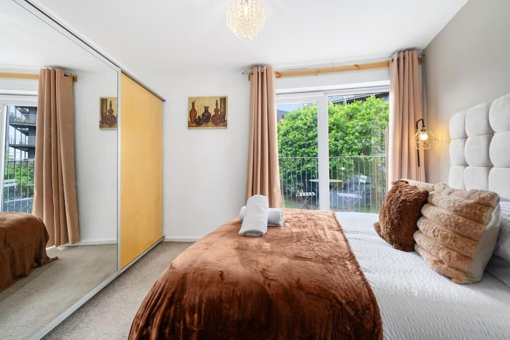 Appartamento Cityfront Luxe Near Centre Facing Etihad & Coop Live, Free Parking *